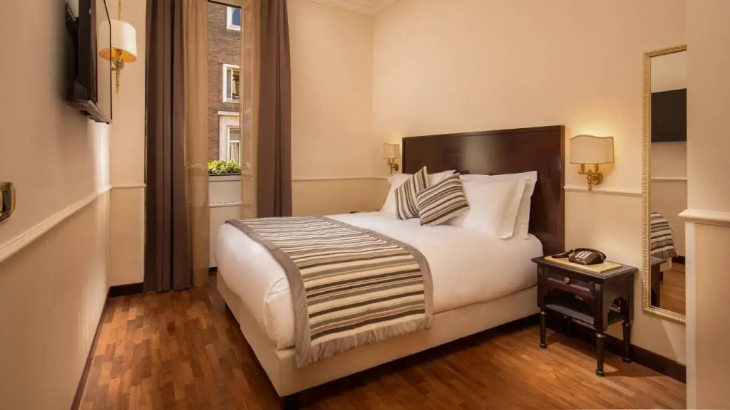 Double Suite (full double bed)