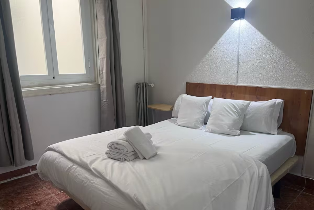 Double room (full double bed)
