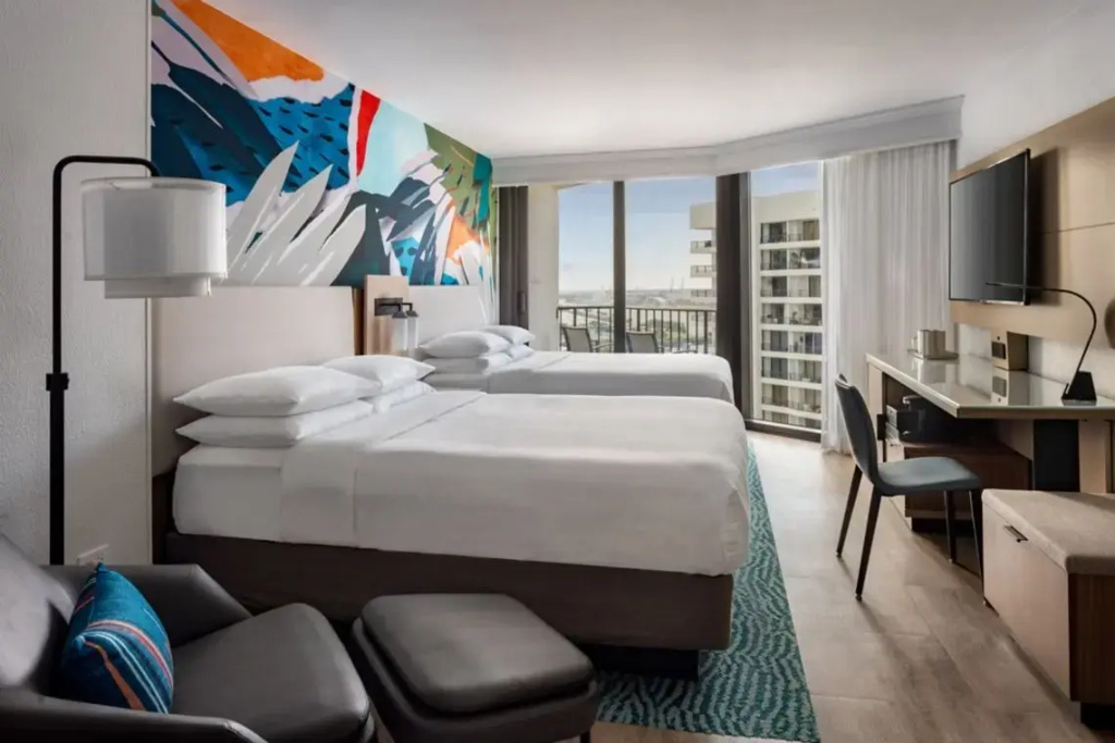 Quadruple room with balcony and with Biscayne Bay view and City view