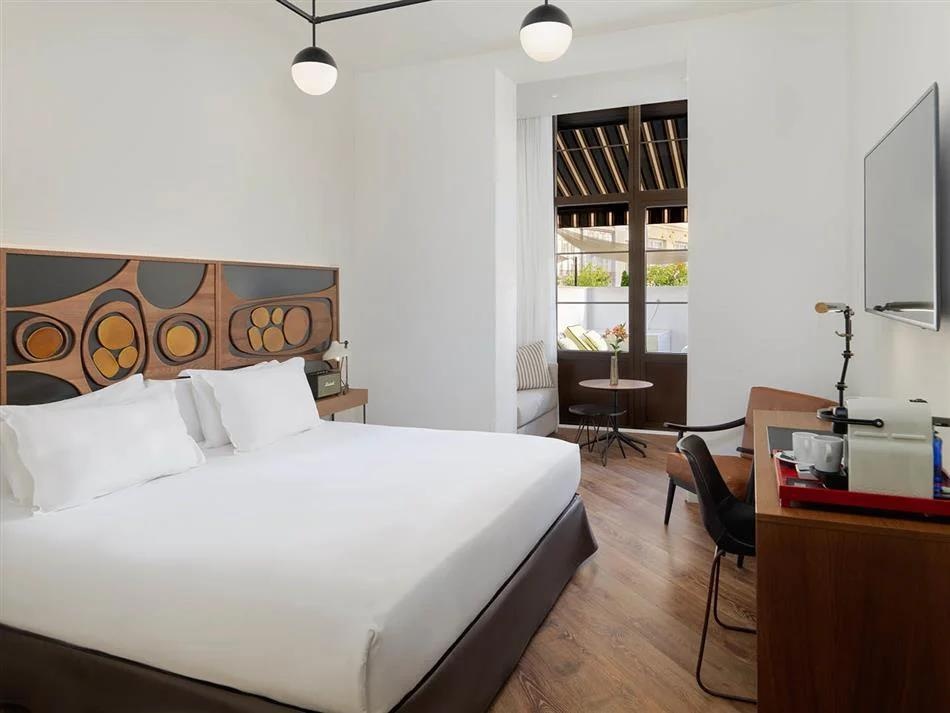 H10 Metropolitan Room Type - Grand Deluxe Terrace Jacuzzi Double room (full double bed)