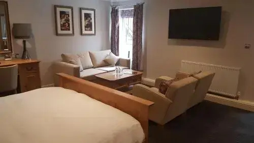 Standard Double Suite (full double bed)