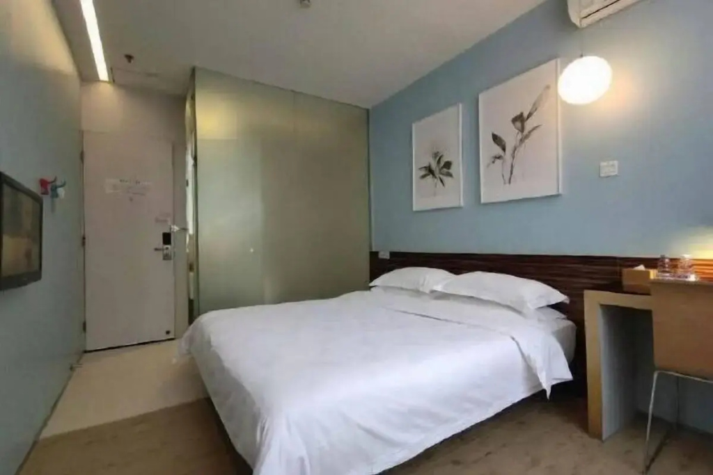 Selected Scenery Double room (full double bed)
