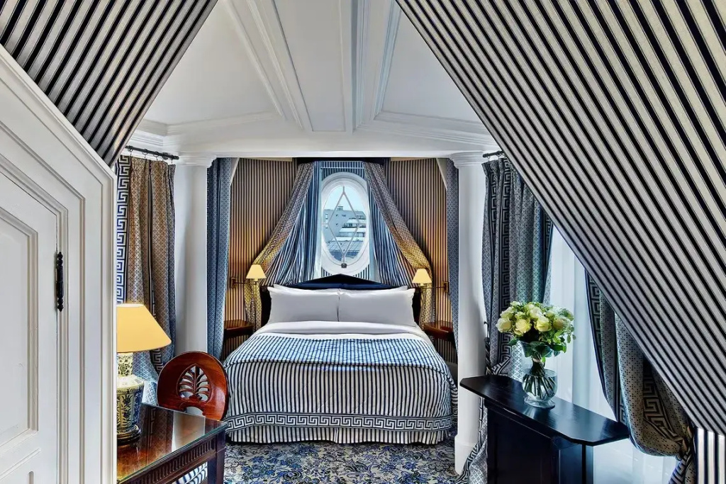 Double Suite (full double bed)