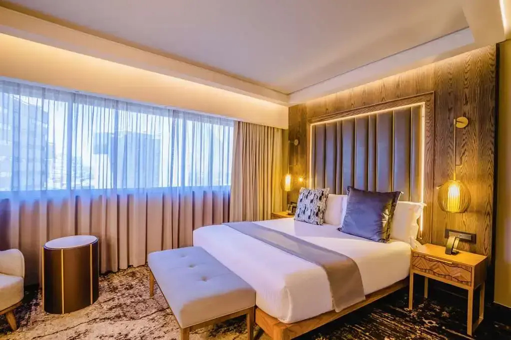 Sandton Towers Corner Deluxe Double room (full double bed)