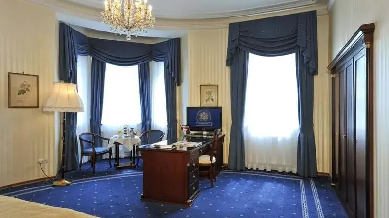 Ambassador Hotel - Chambres