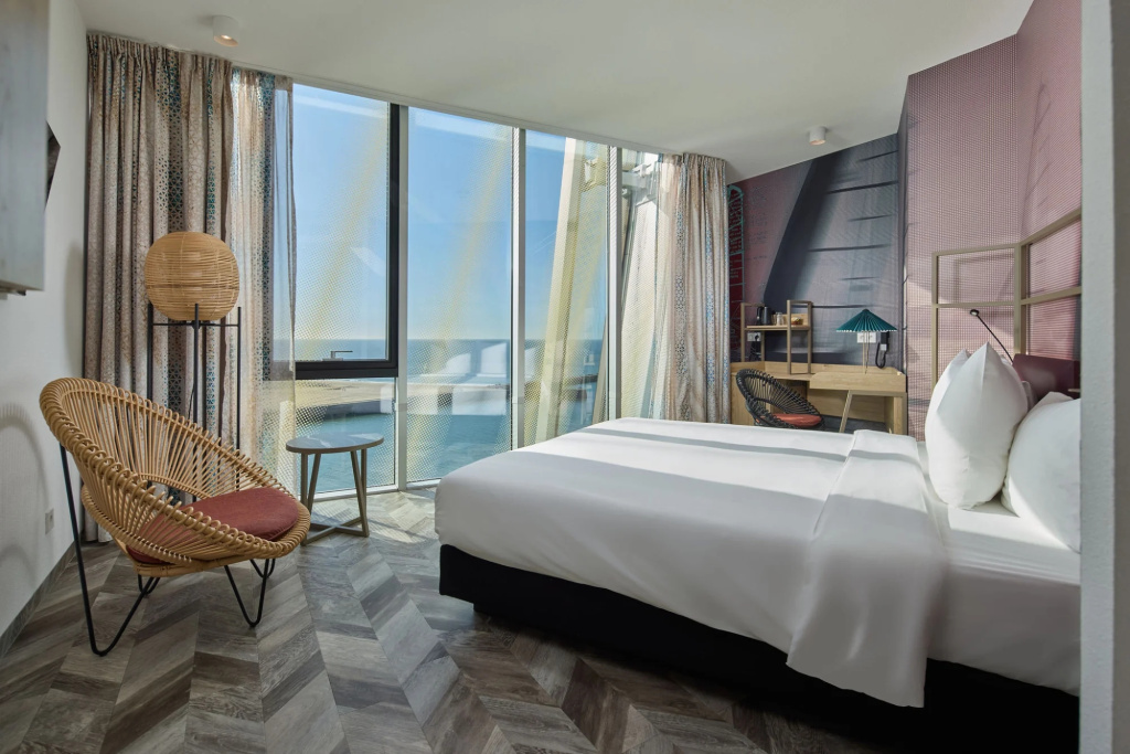(1)XL Double room with sea view (full double bed) at Inntel Hotels Den Haag Marina Beach in The Hague