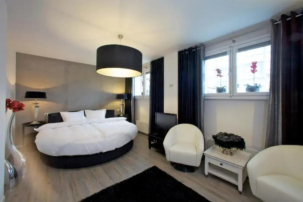 Deluxe Celblok Double room (full double bed)