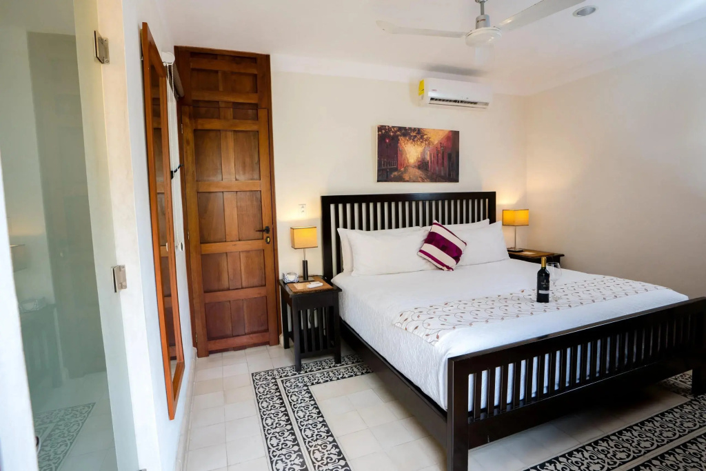 Deluxe Boutique Double room (full double bed)