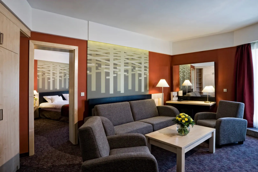 Deluxe Double Suite (full double bed)