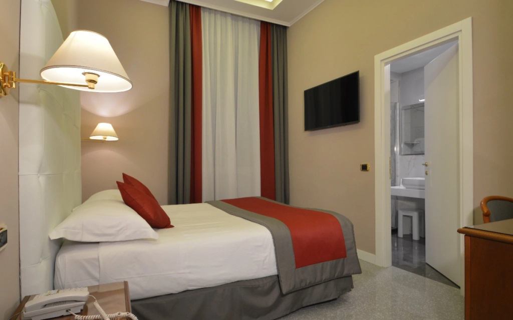 (1)Comfort Twin room (twin beds) at Hotel Montecarlo in Rome