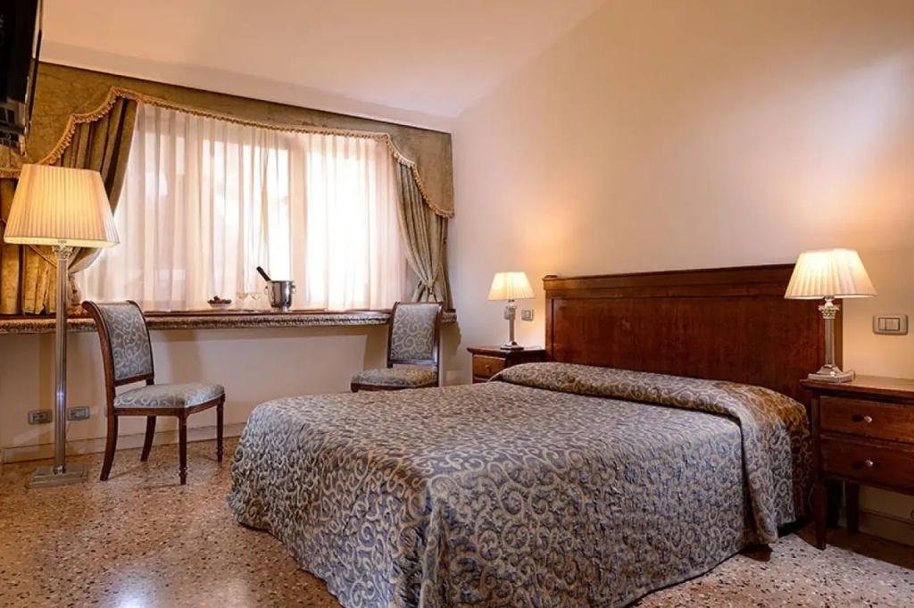 Classic Double room (full double bed)