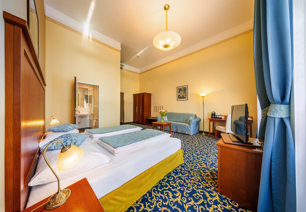 Standard Triple room