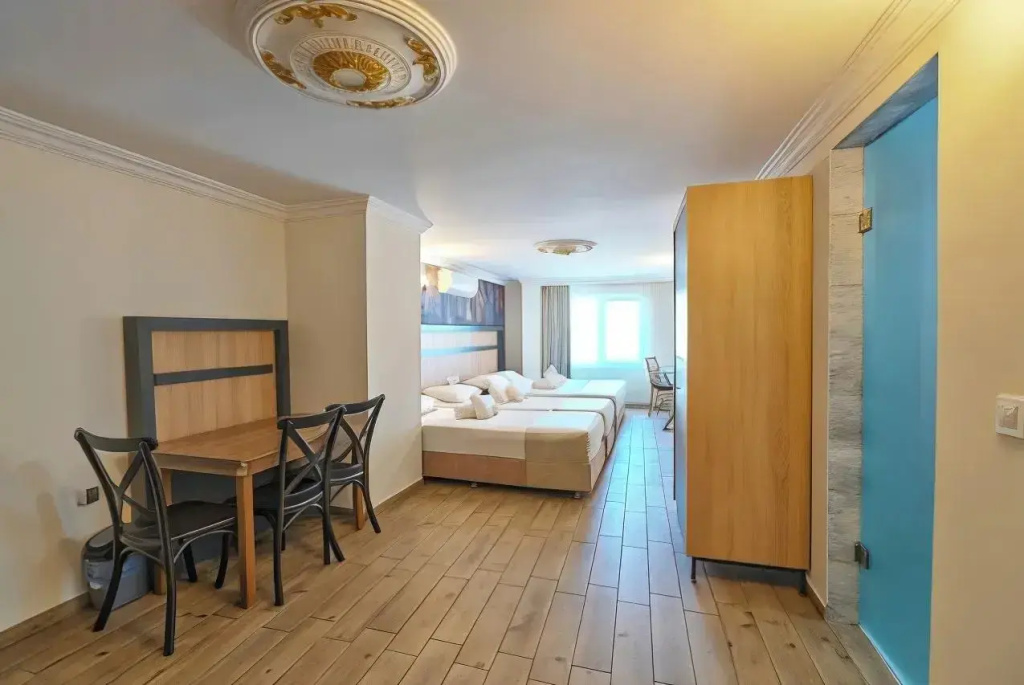 Family Double Studio (twin beds)