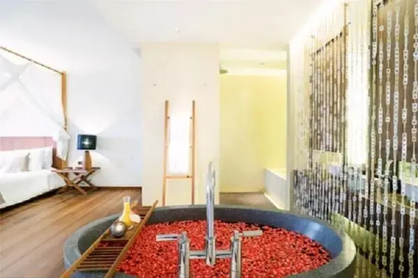 Двухместный номер рядом с пляжем двуспальная кровать в Hansar Samui Resort & Spa
