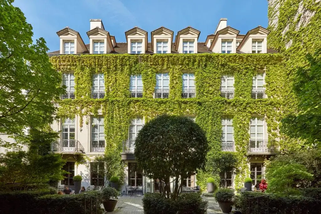 Pavillon de la Reine & Spa, Place des Vosges — фото