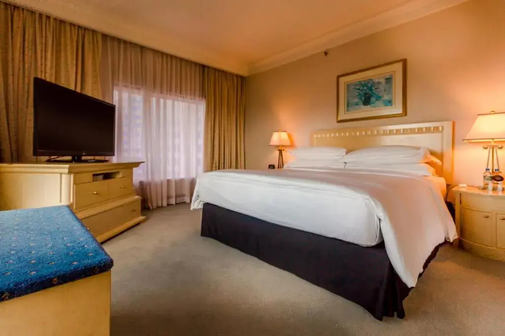 Corner Double Suite (full double bed)