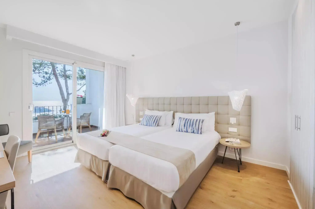 Belladona Double room (full double bed)