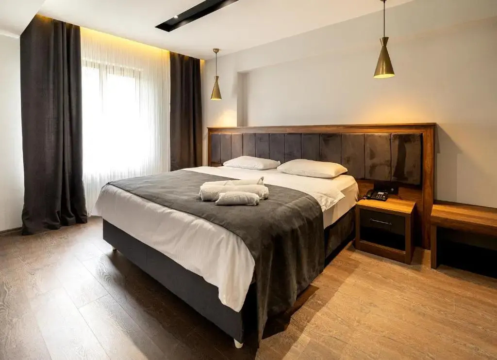 Deluxe Double room (full double bed)