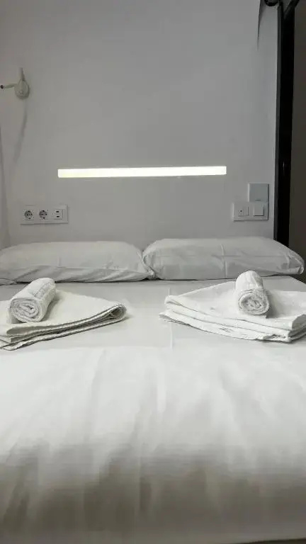 Double Capsule (full double bed)
