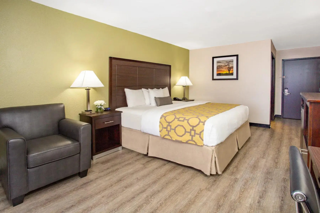 Double room (full double bed)
