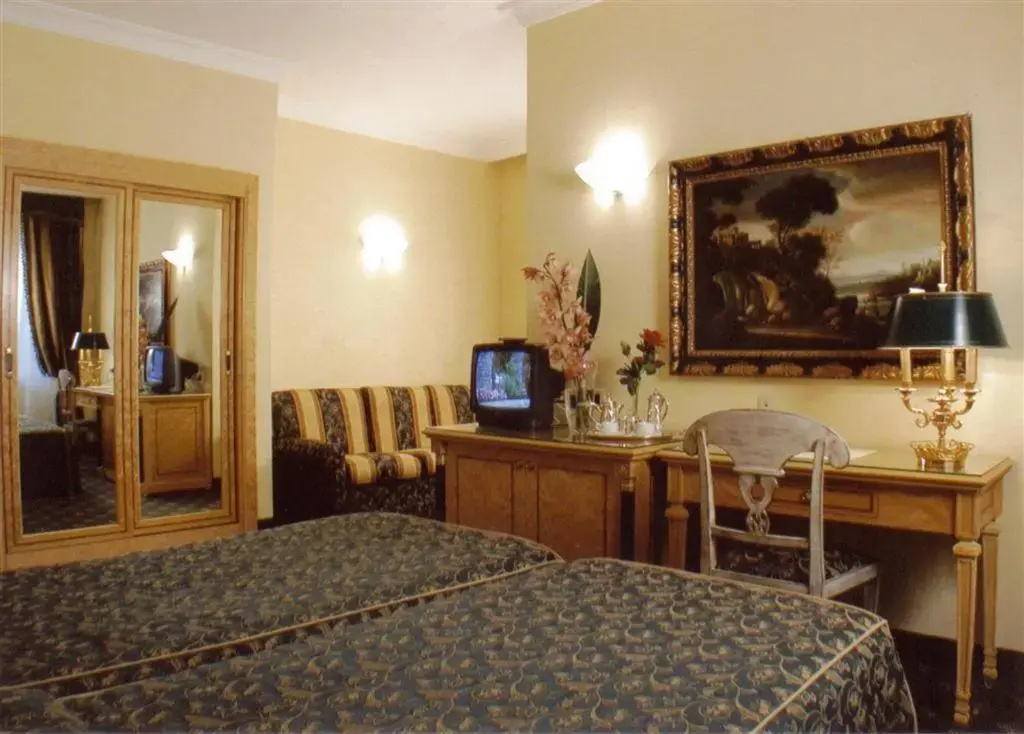 Champagne Palace Hotel — фото