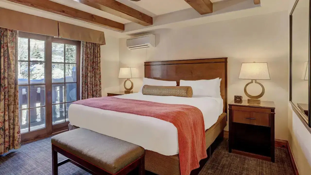 Classic Double room (full double bed)