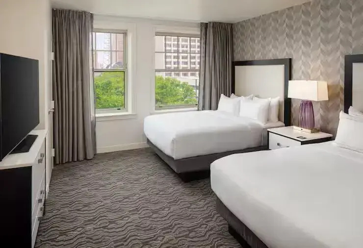 DoubleTree Suites by Hilton Hotel Detroit Downtown - Fort Shelby - Chambres
