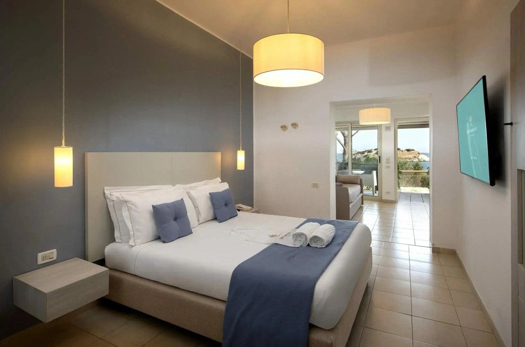 Deluxe Plus Double room with sea view (full double bed)
