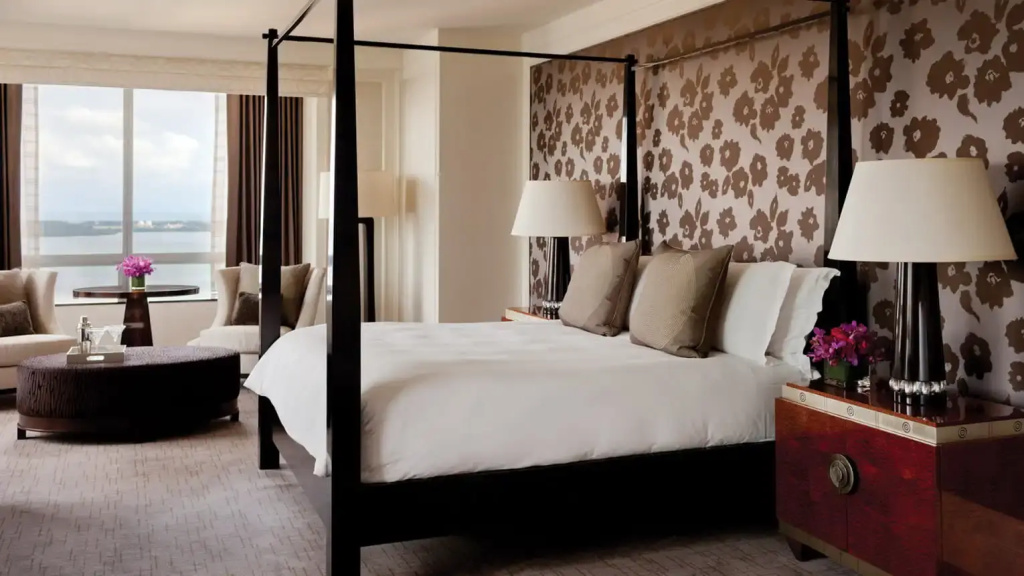 Presidential Double Suite, king size bed, full double bed room photo 1