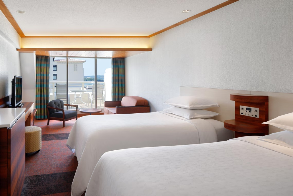 Guest Main Tower Double room with balcony and with partial ocean view twin beds