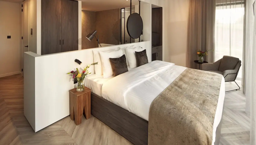 Double Junior Suite (full double bed)