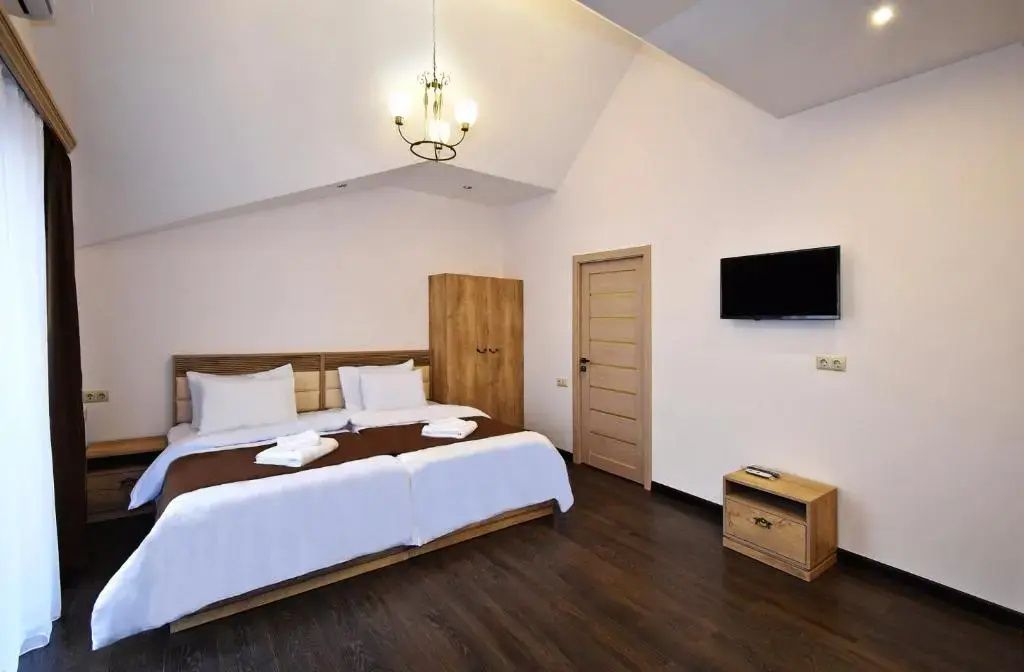 Double room with balcony (full double bed)