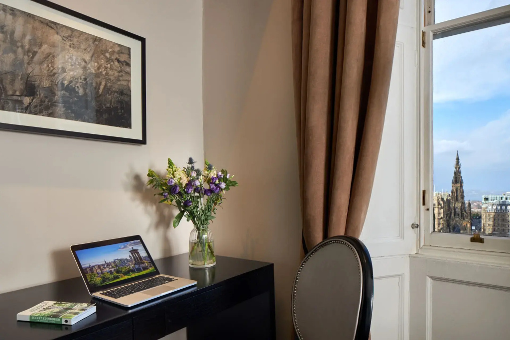 Classic Deluxe Double room (full double bed)