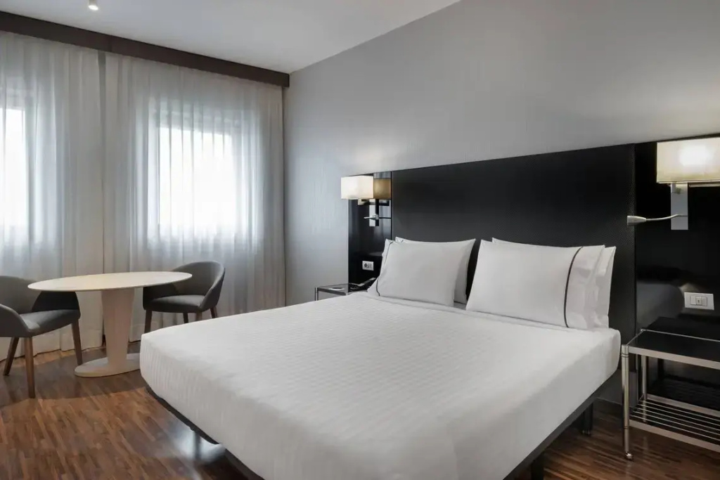 Standard Double room Skyline View (full double bed)