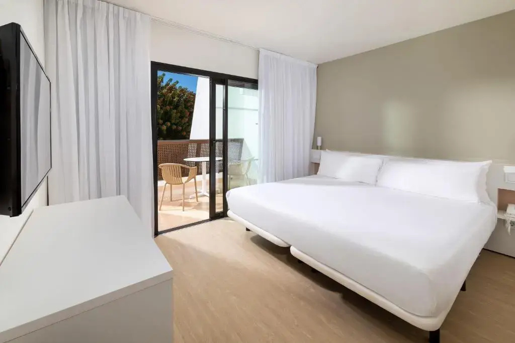 Double Junior Suite with balcony (full double bed)