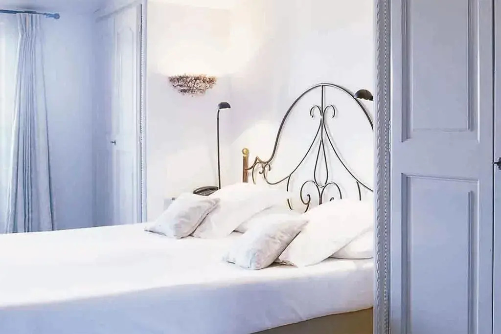 Classic Double room (full double bed)