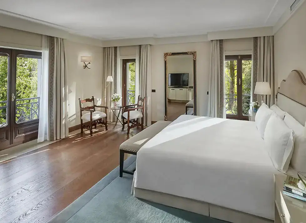 Double Junior Suite (full double bed)