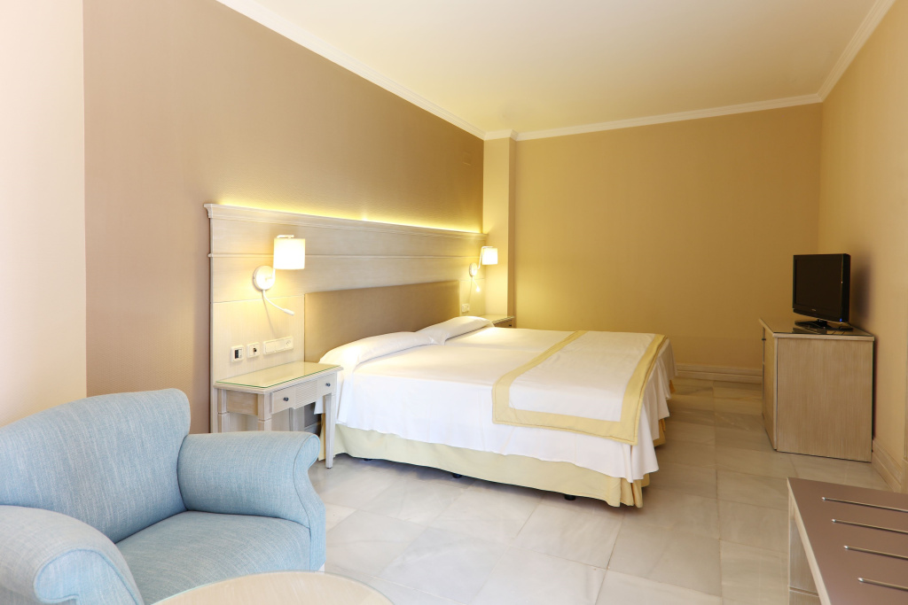 Double room with sea view (full double bed)