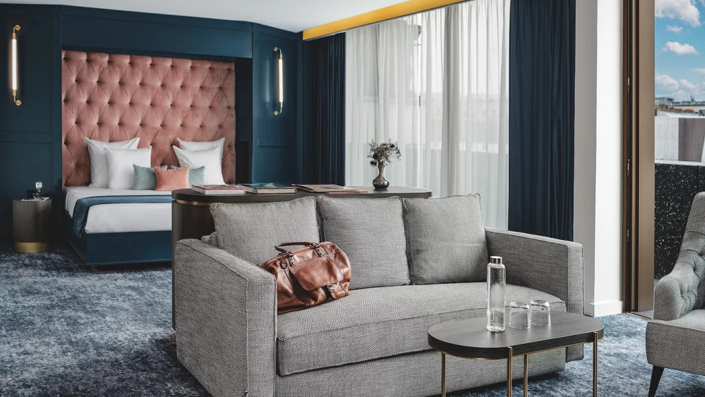Pley Hotel 90