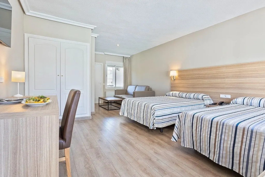 Superior Double room with balcony (twin beds)