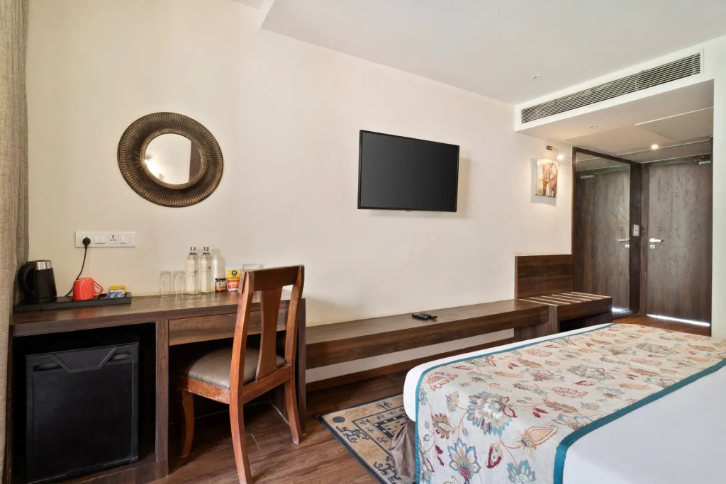 Super Deluxe Double room with pool view (full double bed)