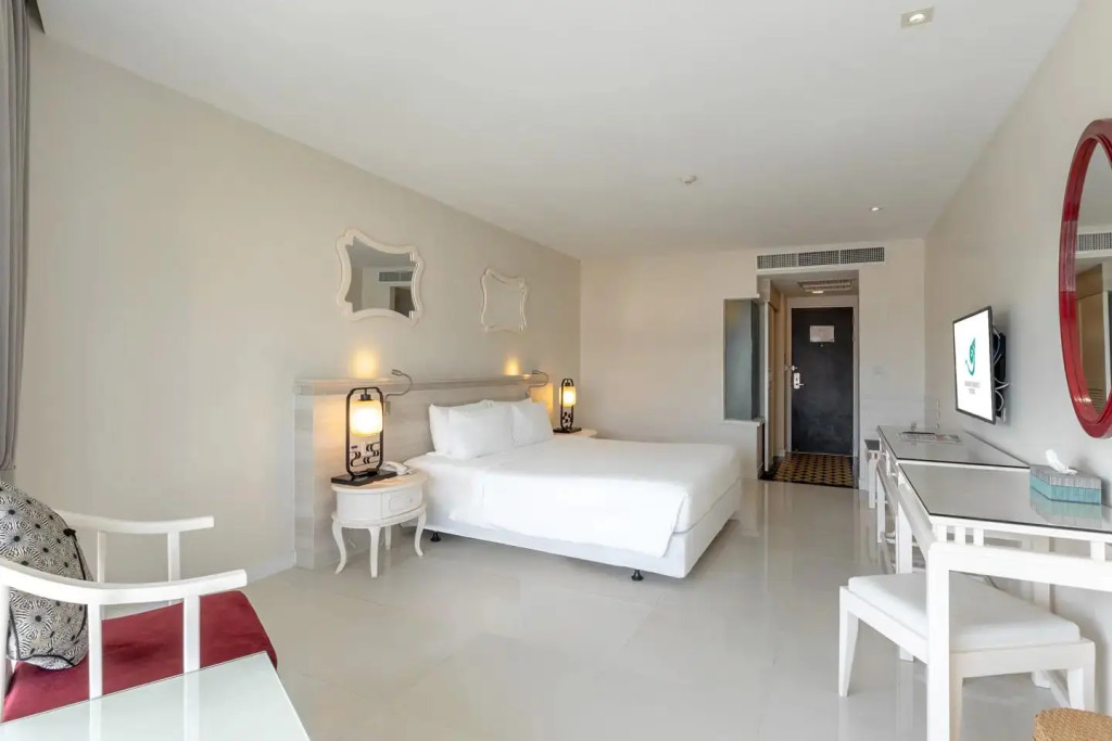 Двухместный номер Andaman Deluxe двуспальная кровать в Andaman Embrace Patong