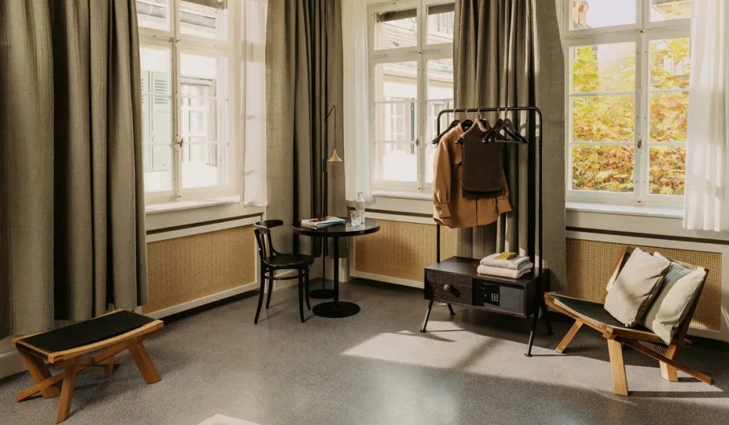 Corner Double room with view (full double bed)