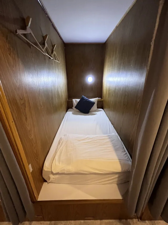 Single Cabin