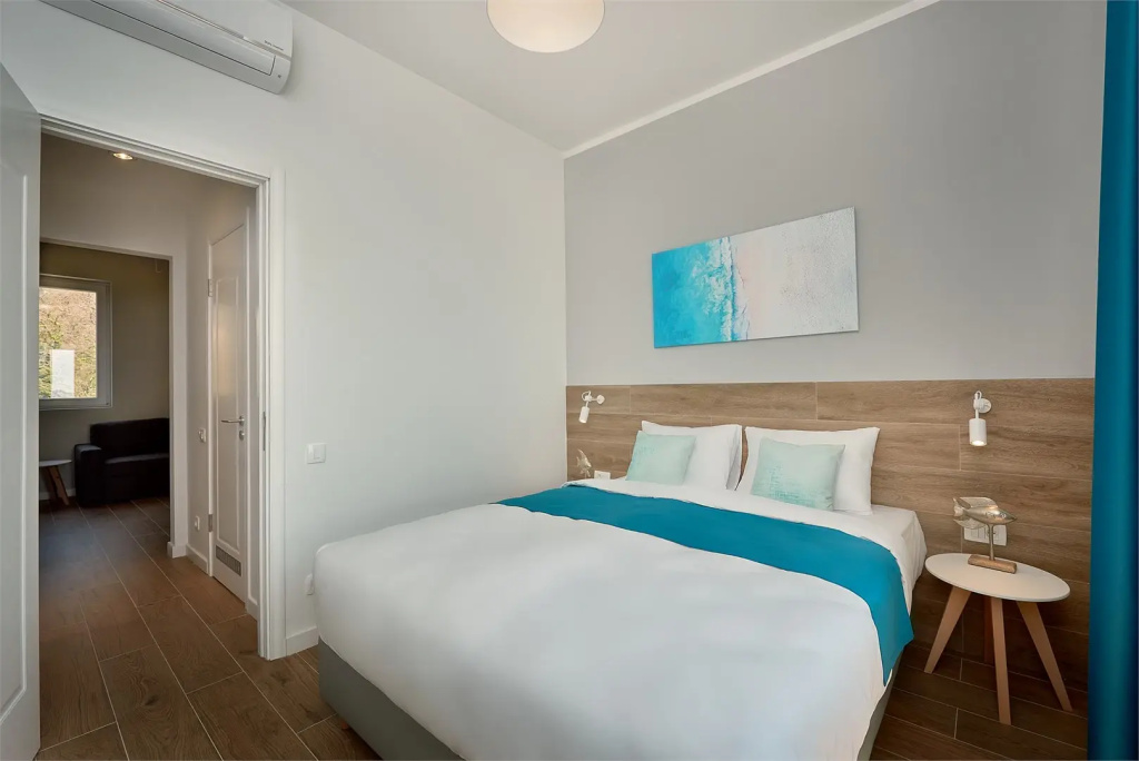 Double Junior Suite with sea view (full double bed)