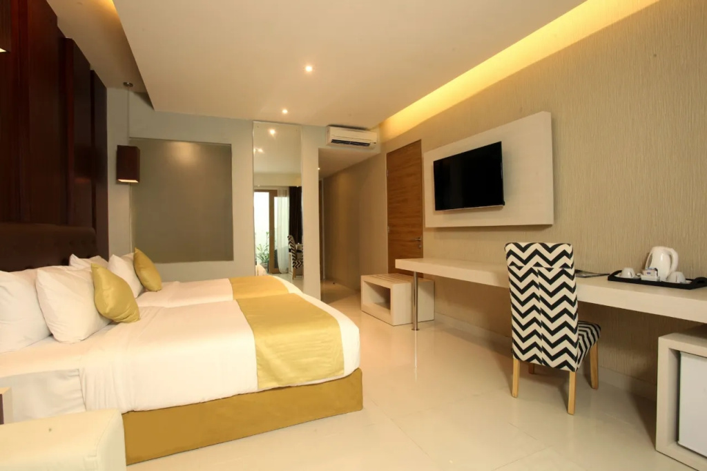 Deluxe Pool Access Double room (full double bed)