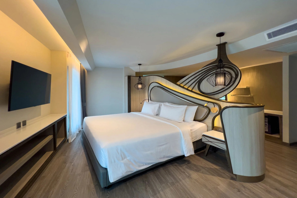 Amethyst Junior Executive Double room (full double bed)