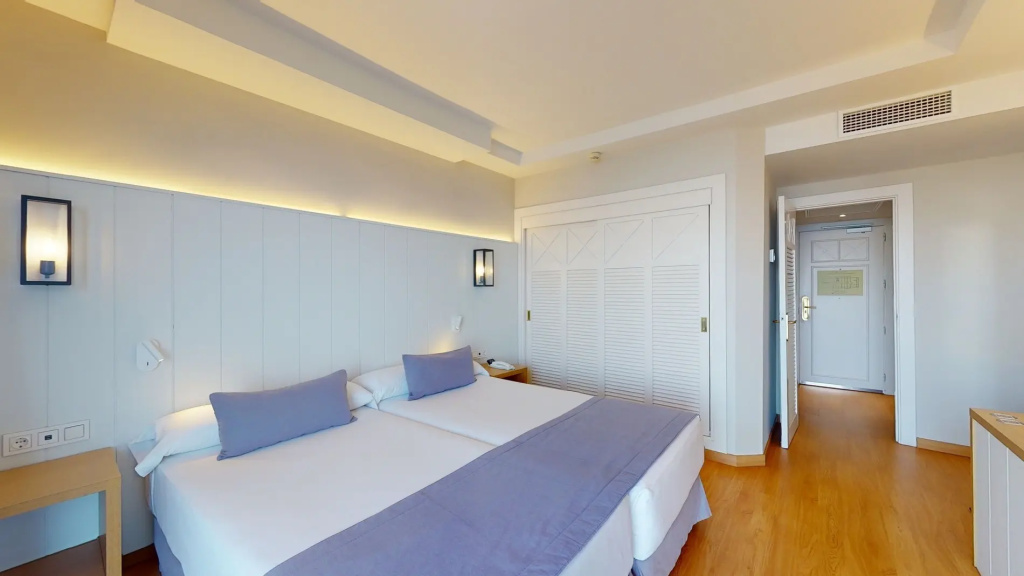 Select Double room (full double bed)