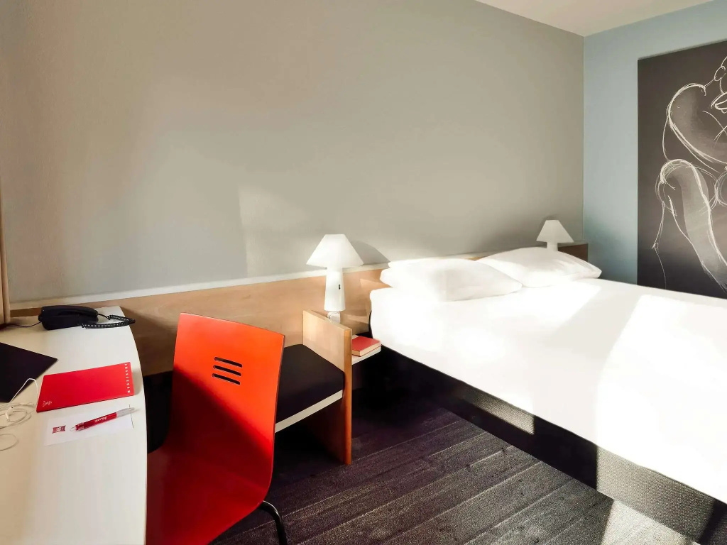 Double room (full double bed)
