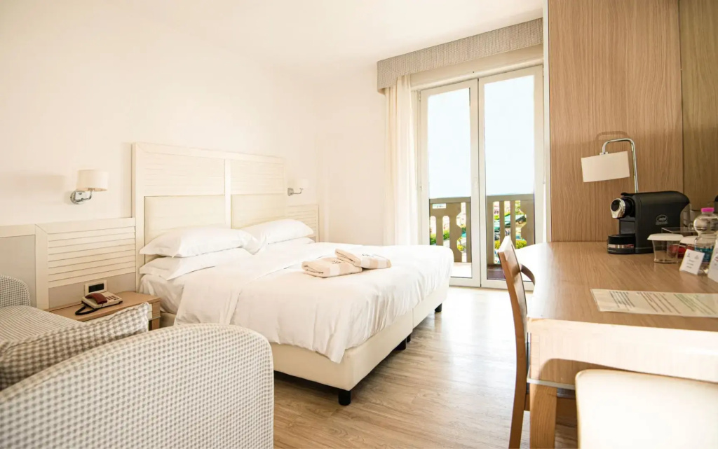 Superior Double room (full double bed)